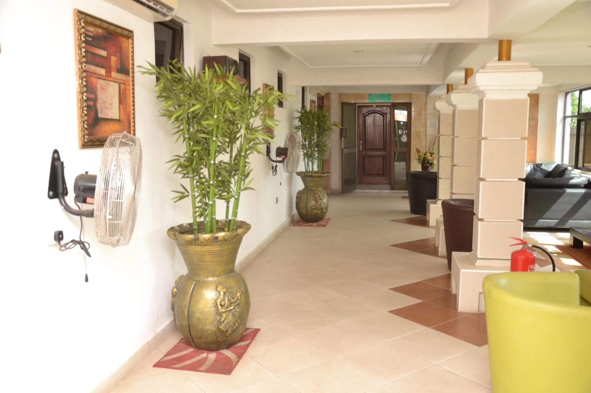 Kaysens Grande Hotel Tema Buitenkant foto